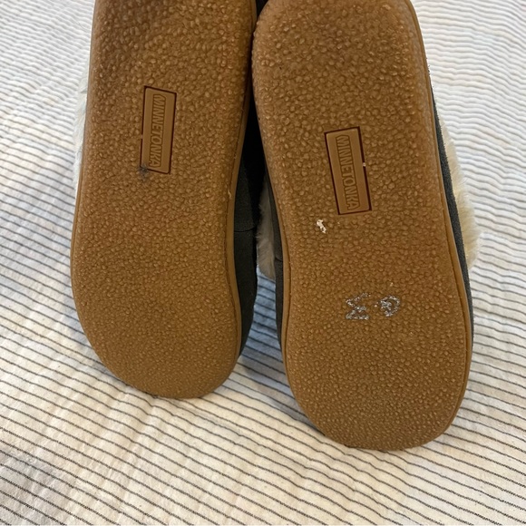 Minnetonka Grey Slippers 9 - Picture 2 of 4